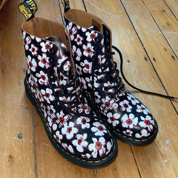 Dr. Martens Shoes - Dr, Marten 1460 Pascal pansy Fayre Boot